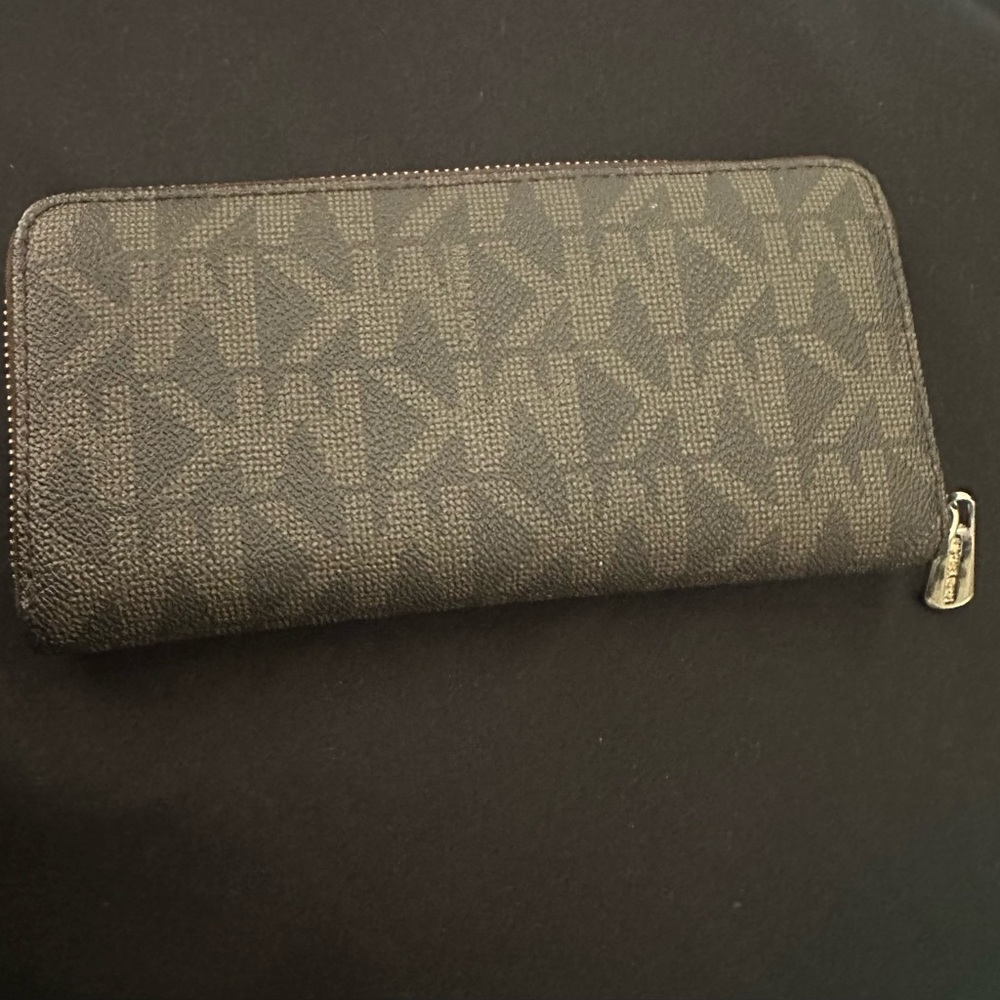 Michael Kors wallet - Picture 5 of 7